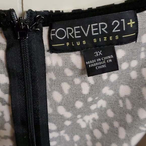 Sz. 3X Women"s Forever 21 Sleeveless Dress - Picture 2 of 3